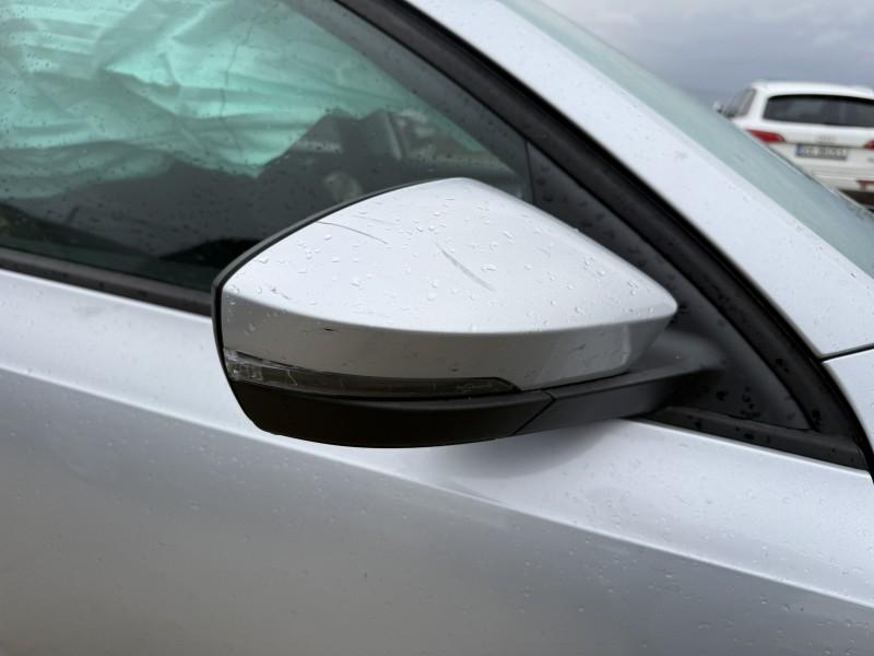 Oglinda dreapta culoare argintie -la7w 5E1857508N Skoda Octavia 3 (2013-2017 )